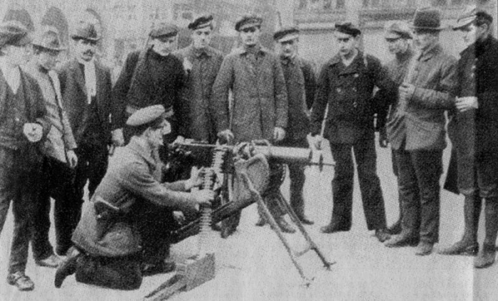 Arbeiter Mit MG - Rote Ruhr Armee