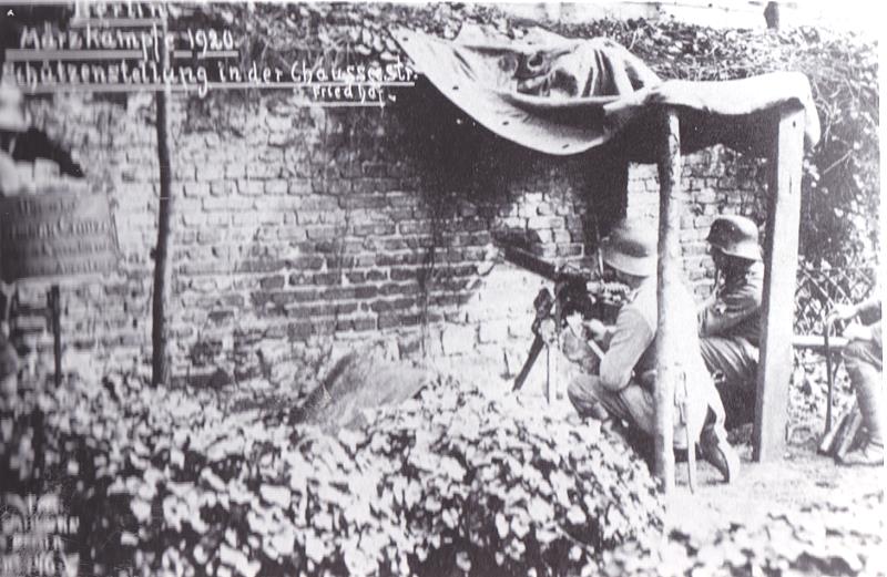Putschisten am Friedhof in der Chausseestrasse - 1920