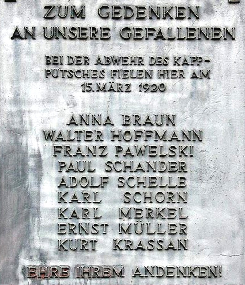 Gedenktafel am Volkshaus Weimar